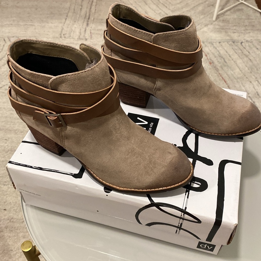 NIB - DV by Dolce Vita Natural Suede Booties - Size 7